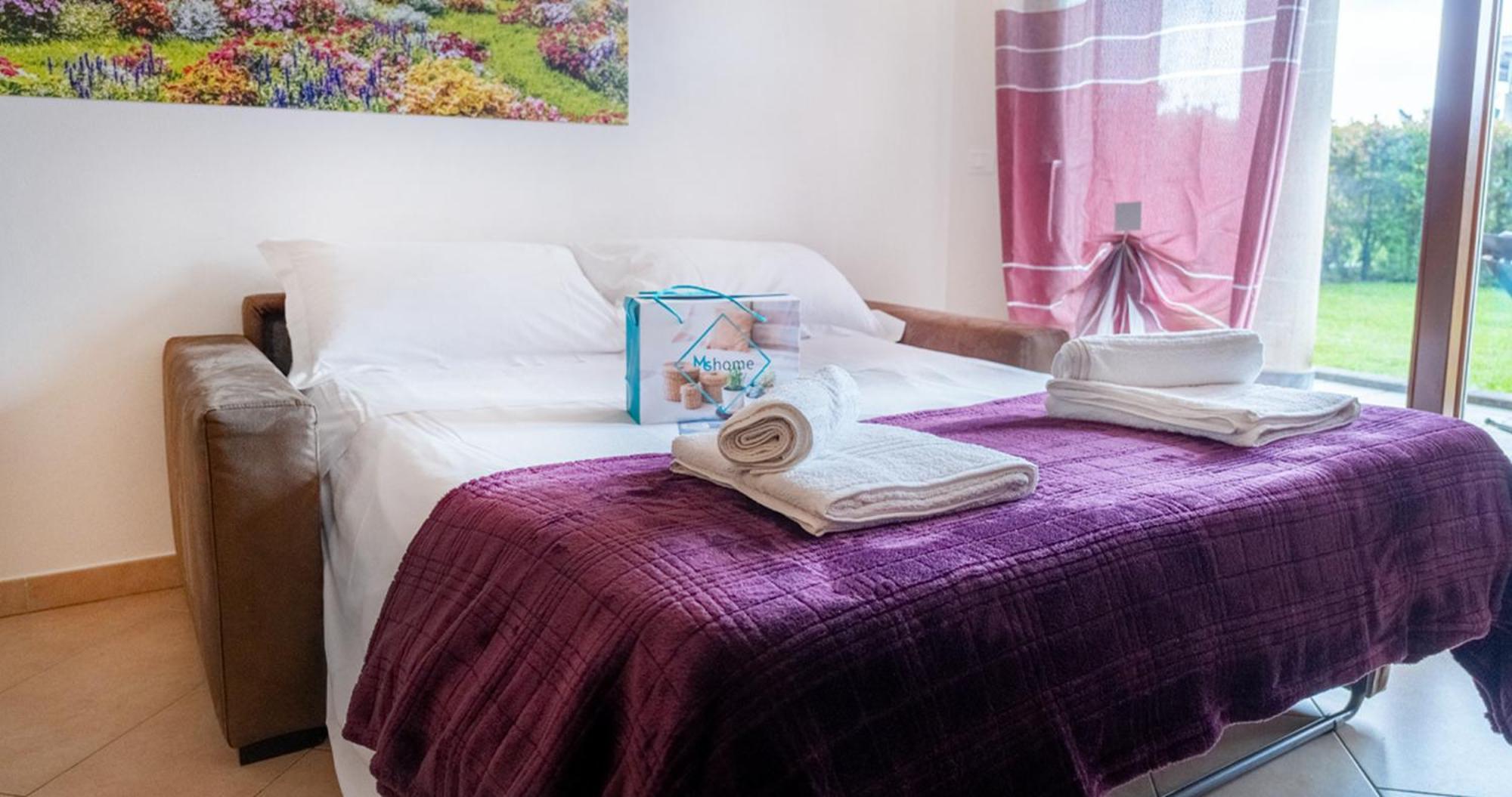 Oleandro Apartment - Featuring A Private Garden And Access To 5 Pools Дезенцано-дель-Гарда Екстер'єр фото
