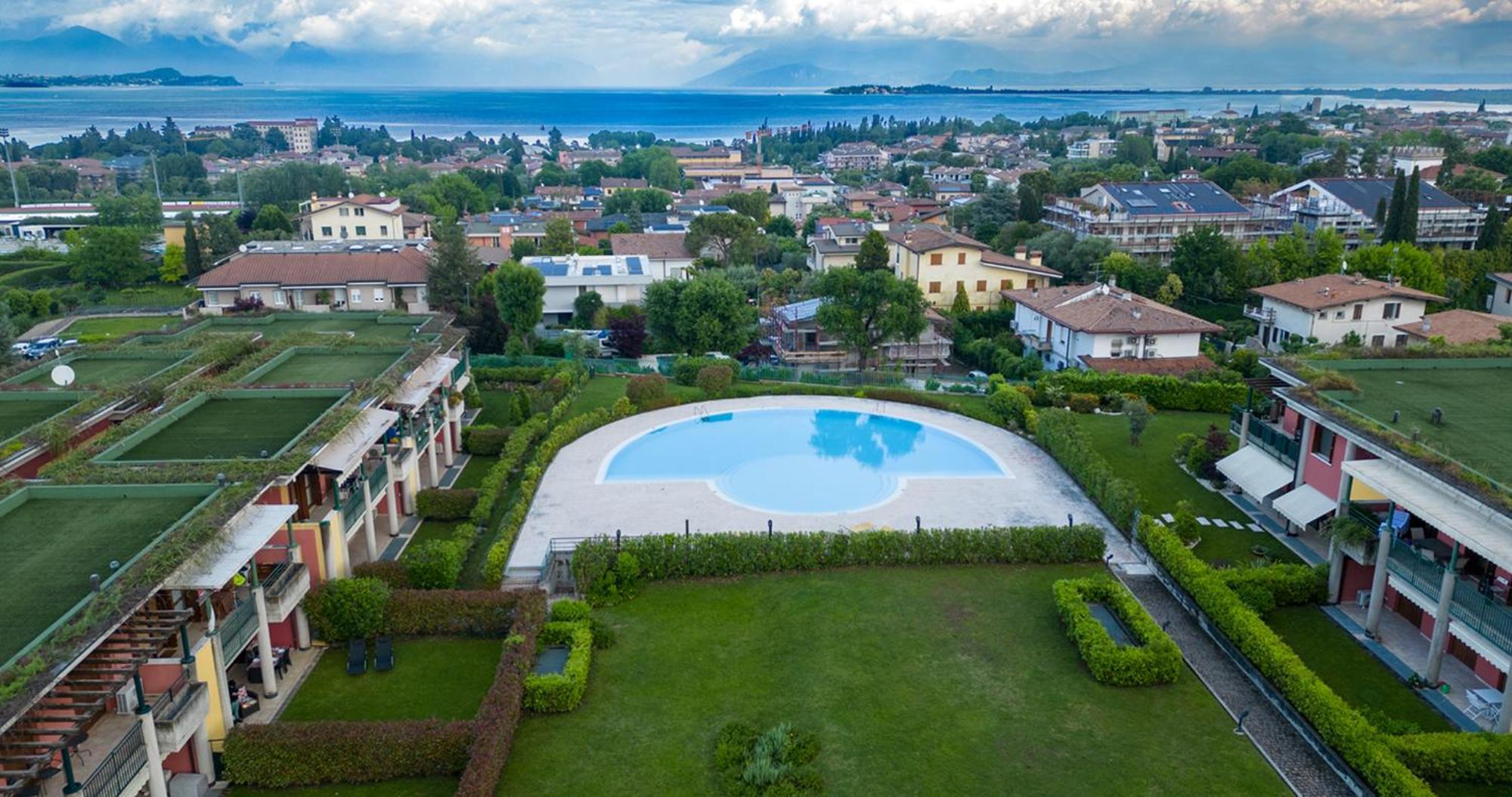 Oleandro Apartment - Featuring A Private Garden And Access To 5 Pools Дезенцано-дель-Гарда Екстер'єр фото
