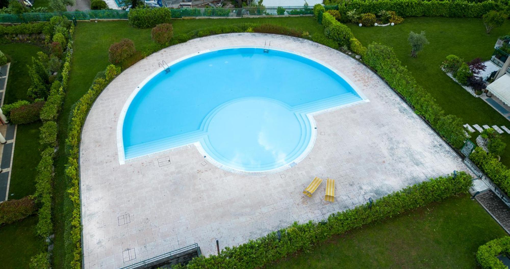 Oleandro Apartment - Featuring A Private Garden And Access To 5 Pools Дезенцано-дель-Гарда Екстер'єр фото