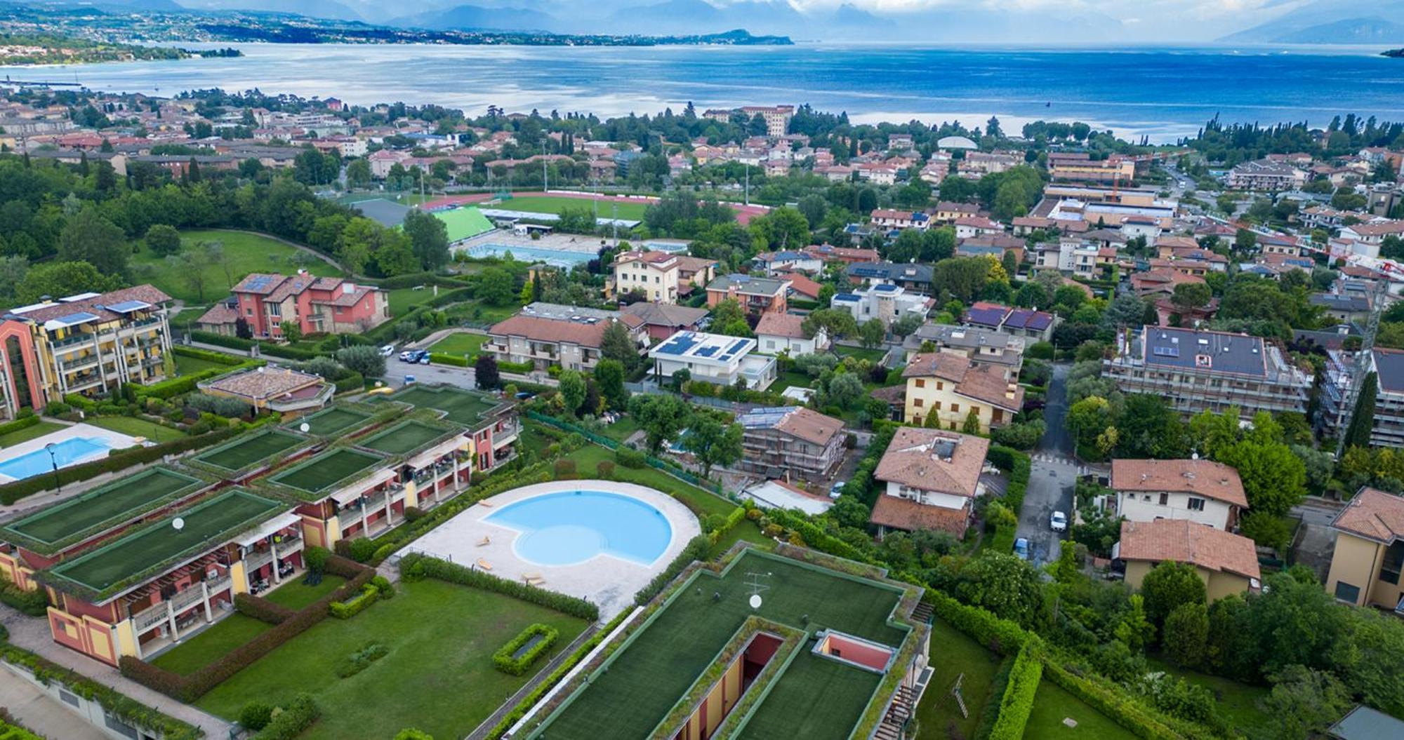 Oleandro Apartment - Featuring A Private Garden And Access To 5 Pools Дезенцано-дель-Гарда Екстер'єр фото